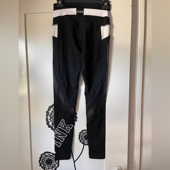 VS PINK Ultimate high-waisted legging in black and white, size s - Picture 6 of 9